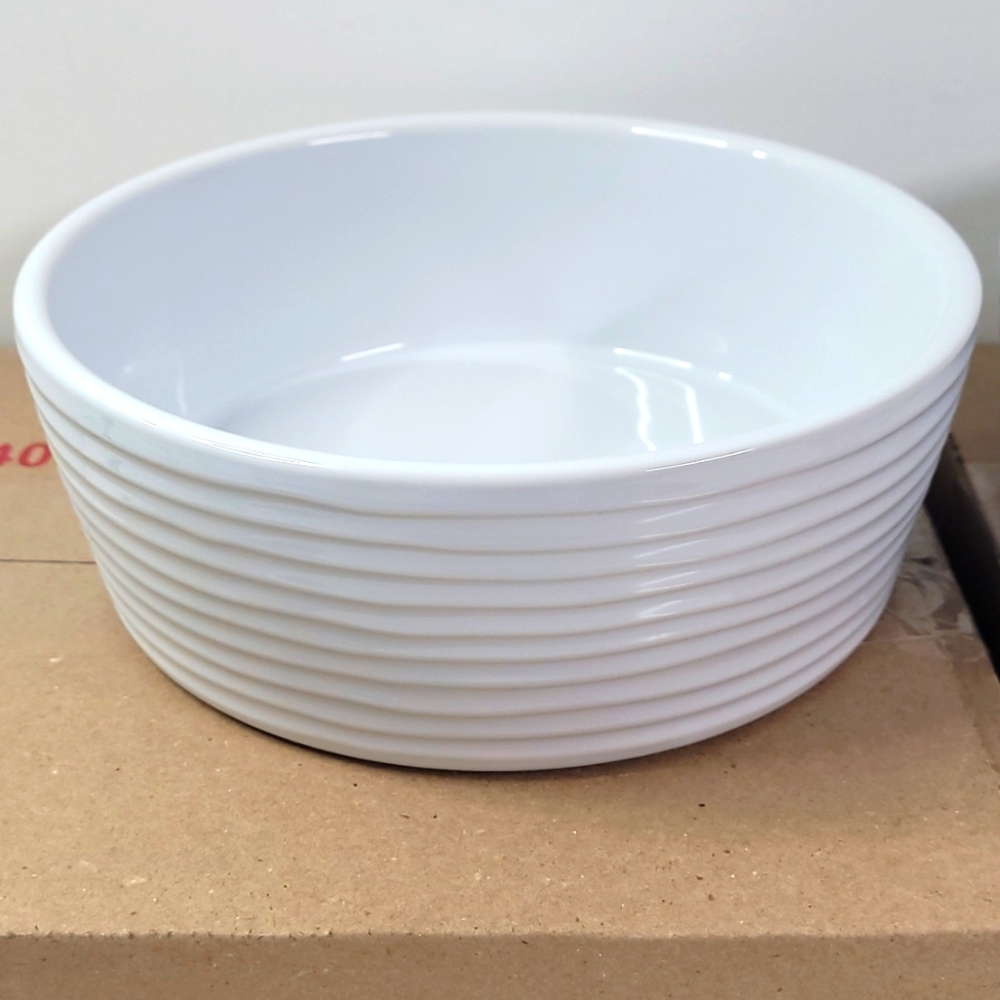 New! White 6 Cup Textured Stoneware Bowl with Bottom Grip